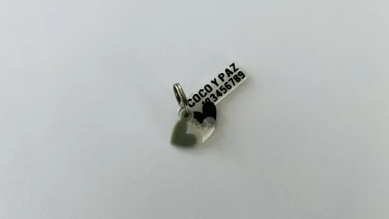 Chapita Corazón Negro